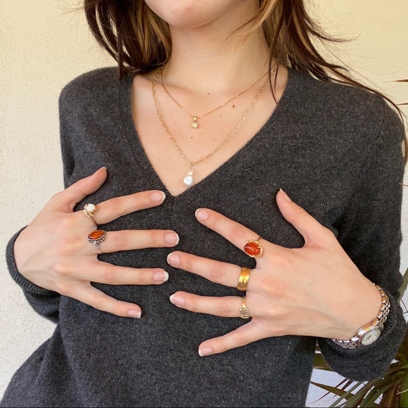 100% Cashmere v-neck sweater (crosslist on depop) - Picture 1 of 4